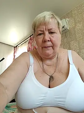 EffectFiona online show from September 23, 2025, 2:51 am