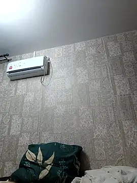 EffectFiona online show from September 12, 2025, 11:04 pm