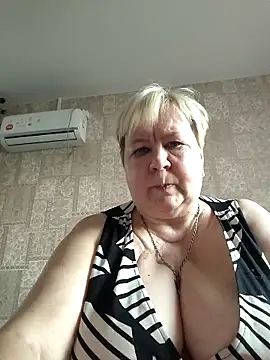 EffectFiona online show from October 6, 2025, 12:39 pm