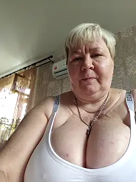 EffectFiona online show from September 15, 2025, 2:34 am