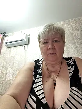 EffectFiona online show from October 29, 2025, 1:59 am