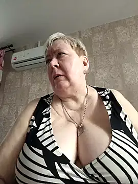 EffectFiona online show from March 18, 2025, 4:07 am