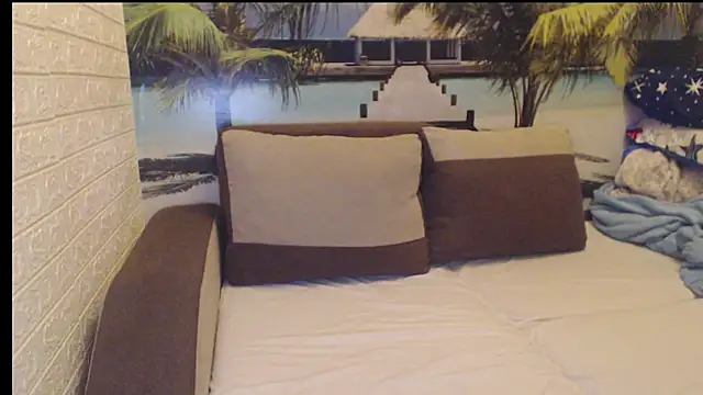 Queen  Natasha online show from September 17, 2025, 9:06 pm