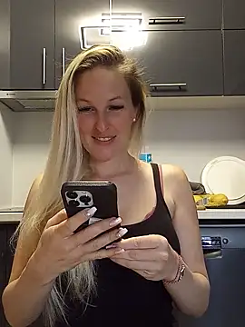 MaviePearl online show from March 19, 2025, 8:45 am