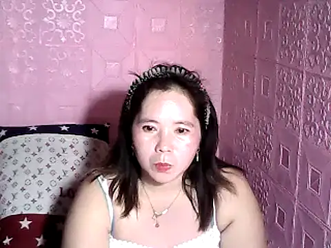 Snapshot of Cutehornywetmom chatting on January 5, 2025, 3:45 pm Cutehornywetmom online show from January 5, 2025, 3:45 pm