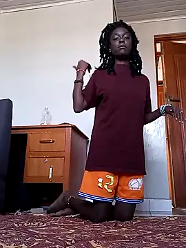 Snapshot of Prettybecs chatting on January 18, 2025, 4:59 am Prettybecs online show from January 18, 2025, 4:59 am