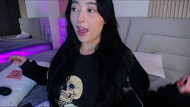 Snapshot of Miss_Loise chatting on November 24, 2025, 4:12 am Miss Loise online show from November 24, 2025, 4:12 am