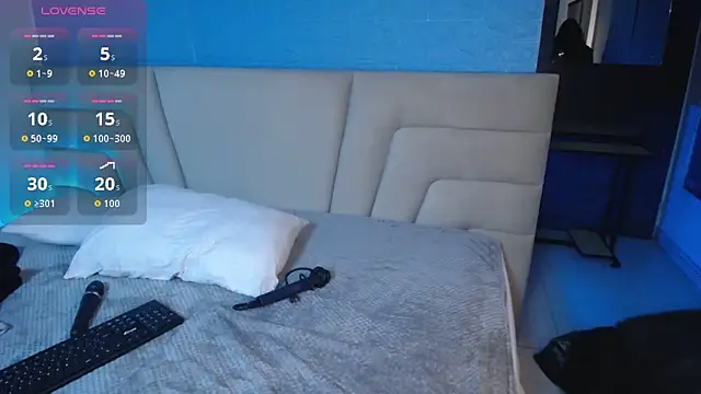 Snapshot of Miss_Loise chatting on September 19, 2025, 4:05 am Miss Loise online show from September 19, 2025, 4:05 am