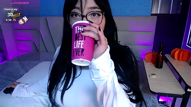 Snapshot of Miss_Loise chatting on September 28, 2025, 10:39 pm Miss Loise online show from September 28, 2025, 10:39 pm