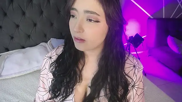 Snapshot of Miss_Loise chatting on March 15, 2025, 1:18 pm Miss Loise online show from March 15, 2025, 1:18 pm