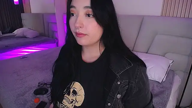 Snapshot of Miss_Loise chatting on December 3, 2025, 3:40 am Miss Loise online show from December 3, 2025, 3:40 am