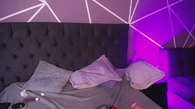 Snapshot of Miss_Loise chatting on March 18, 2025, 7:01 pm Miss Loise online show from March 18, 2025, 7:01 pm