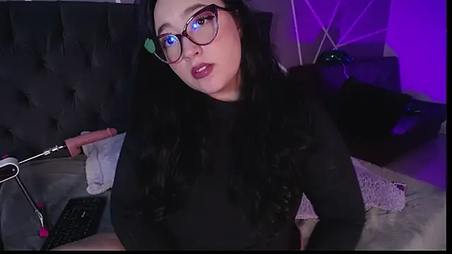 Snapshot of Miss_Loise chatting on March 4, 2025, 3:48 pm Miss Loise online show from March 4, 2025, 3:48 pm