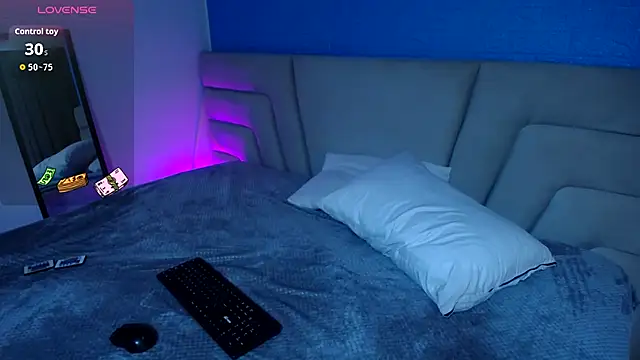 Snapshot of Miss_Loise chatting on September 23, 2025, 4:08 am Miss Loise online show from September 23, 2025, 4:08 am