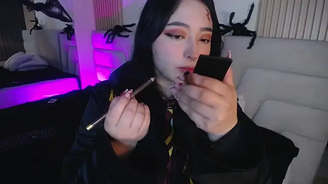 Snapshot of Miss_Loise chatting on October 31, 2025, 3:47 am Miss Loise online show from October 31, 2025, 3:47 am