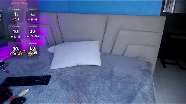 Snapshot of Miss_Loise chatting on October 3, 2025, 4:14 am Miss Loise online show from October 3, 2025, 4:14 am