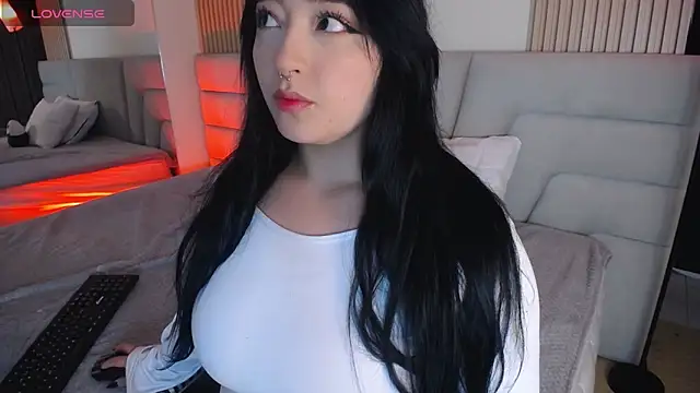 Snapshot of Miss_Loise chatting on November 30, 2025, 4:13 am Miss Loise online show from November 30, 2025, 4:13 am