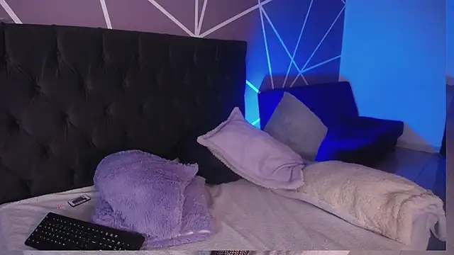 Snapshot of Miss_Loise chatting on March 12, 2025, 7:04 pm Miss Loise online show from March 12, 2025, 7:04 pm