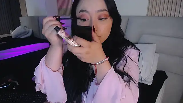 Snapshot of Miss_Loise chatting on November 10, 2025, 3:44 am Miss Loise online show from November 10, 2025, 3:44 am