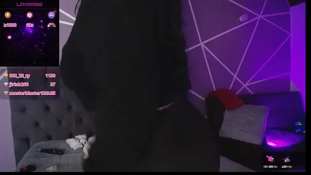 Snapshot of Miss_Loise chatting on March 7, 2025, 7:27 pm Miss Loise online show from March 7, 2025, 7:27 pm