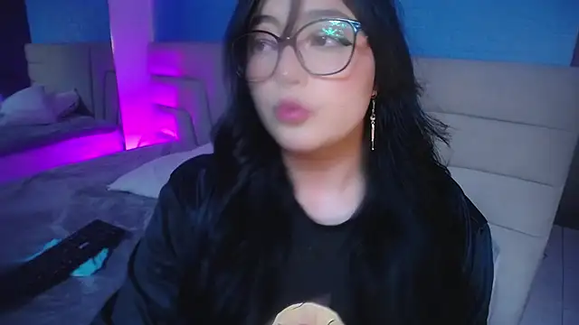 Snapshot of Miss_Loise chatting on October 13, 2025, 1:29 am Miss Loise online show from October 13, 2025, 1:29 am