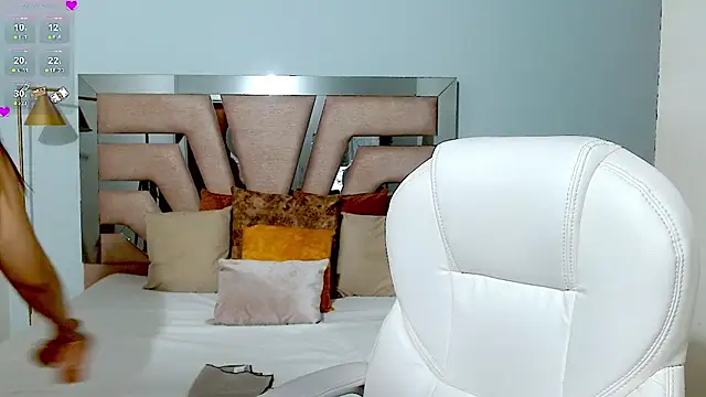 sophia hadid online show from January 23, 2025, 7:18 pm