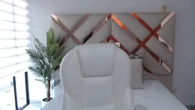 sophia hadid online show from March 22, 2025, 3:09 pm