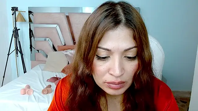 sophia hadid online show from January 9, 2025, 7:50 pm