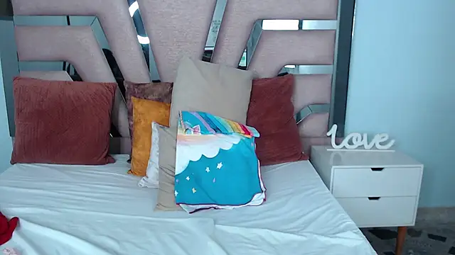 sophia hadid online show from March 17, 2025, 11:13 pm