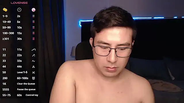 andrewmhilton  online show from November 11, 2025, 7:14 am