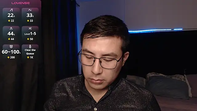 andrewmhilton  online show from December 16, 2025, 6:39 am