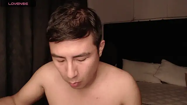 andrewmhilton  online show from October 3, 2025, 5:09 am