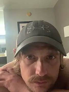 Snapshot of Midwestalpha chatting on May 6, 2026, 9:52 pm Midwestalpha online show from May 6, 2026, 9:52 pm