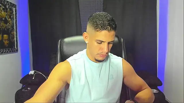 Snapshot of jhonnysnow17 chatting on October 25, 2025, 12:32 am jhonnysnow17 online show from October 25, 2025, 12:32 am