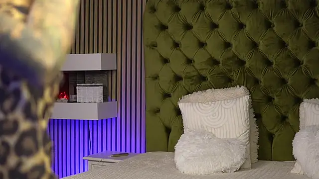 TiffanyMaze online show from October 2, 2025, 6:17 am