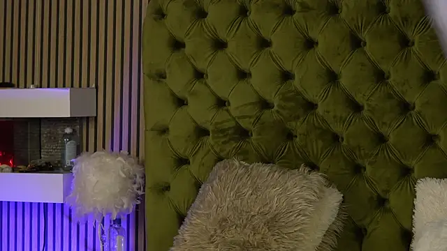 TiffanyMaze online show from September 22, 2025, 6:08 am