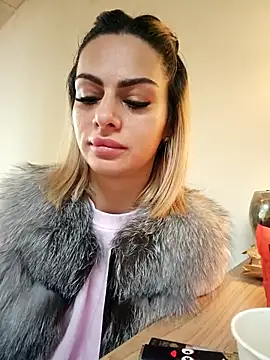 TiffanyMaze online show from April 6, 2026, 6:25 am