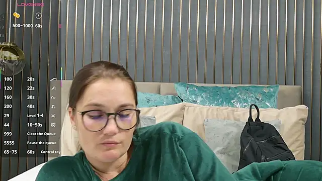 SelineSole online show from November 4, 2025, 4:00 pm