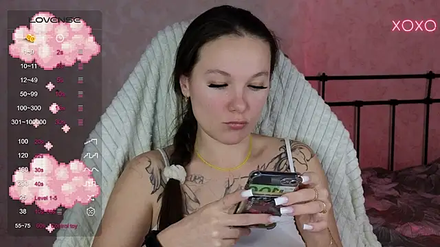 lil luna x online show from February 26, 2025, 12:49 pm