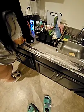 LiverandBrat77 online show from September 19, 2025, 2:26 am