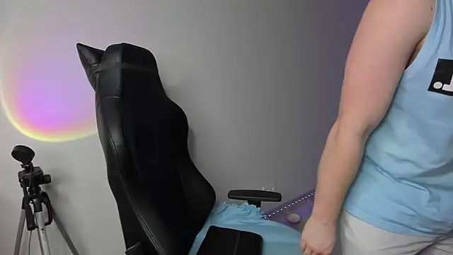 Snapshot of Vincent_Strong chatting on February 19, 2025, 7:17 am Vincent Strong online show from February 19, 2025, 7:17 am