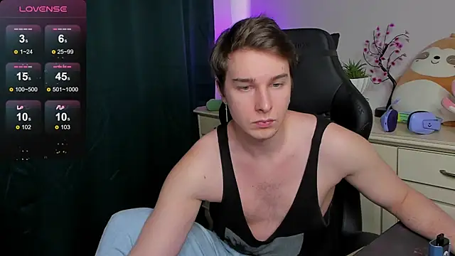 Snapshot of Vincent_Strong chatting on September 12, 2025, 1:22 pm Vincent Strong online show from September 12, 2025, 1:22 pm