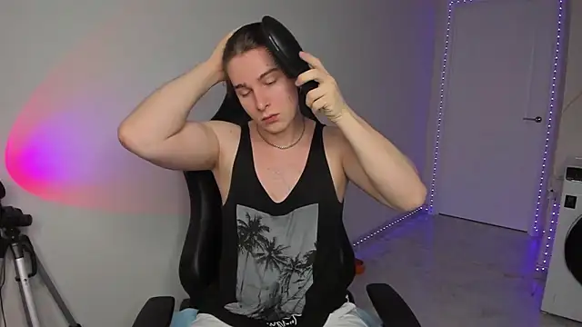 Snapshot of Vincent_Strong chatting on January 31, 2025, 8:01 am Vincent Strong online show from January 31, 2025, 8:01 am