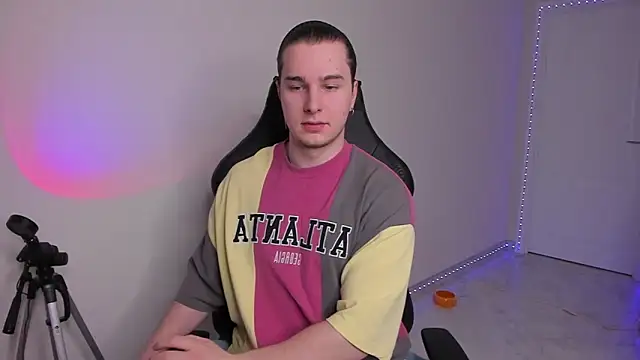 Snapshot of Vincent_Strong chatting on February 14, 2025, 2:44 pm Vincent Strong online show from February 14, 2025, 2:44 pm