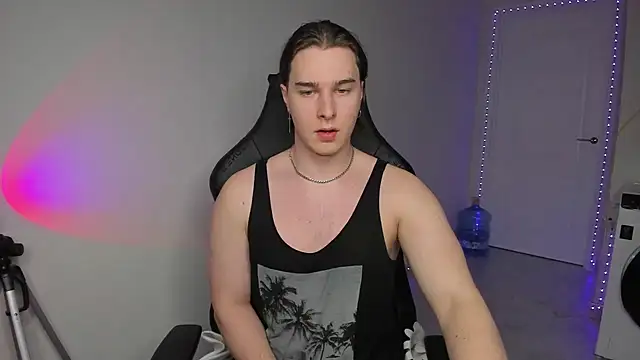 Snapshot of Vincent_Strong chatting on January 22, 2025, 2:03 pm Vincent Strong online show from January 22, 2025, 2:03 pm