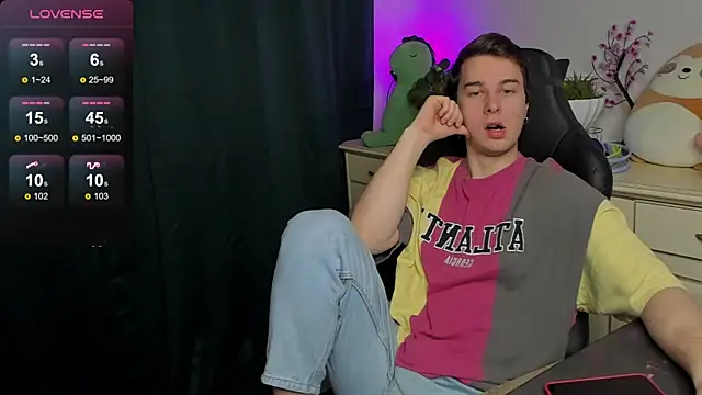 Snapshot of Vincent_Strong chatting on September 20, 2025, 8:30 am Vincent Strong online show from September 20, 2025, 8:30 am