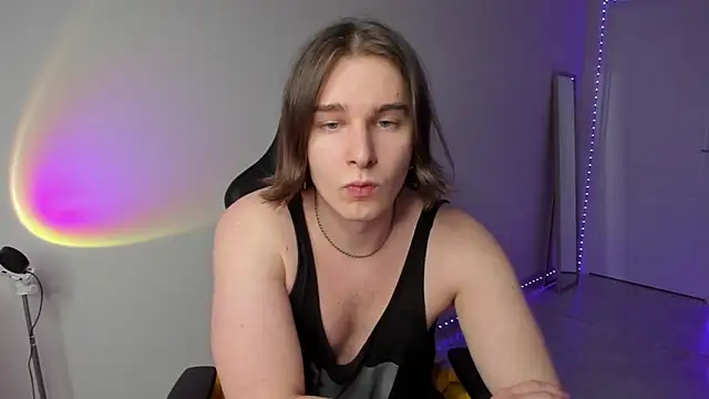 Snapshot of Vincent_Strong chatting on March 19, 2025, 4:34 pm Vincent Strong online show from March 19, 2025, 4:34 pm