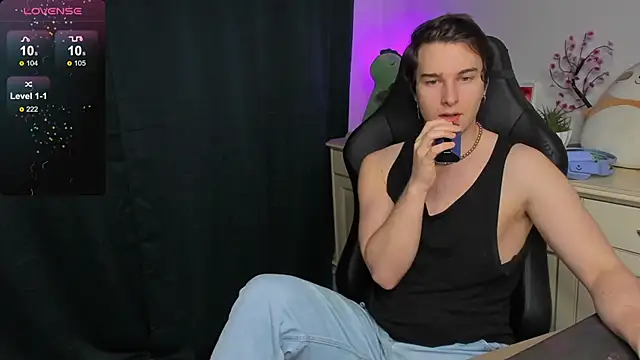 Snapshot of Vincent_Strong chatting on November 2, 2025, 8:19 am Vincent Strong online show from November 2, 2025, 8:19 am