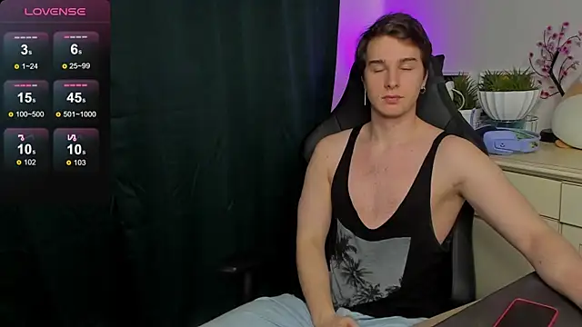 Snapshot of Vincent_Strong chatting on September 26, 2025, 12:12 pm Vincent Strong online show from September 26, 2025, 12:12 pm