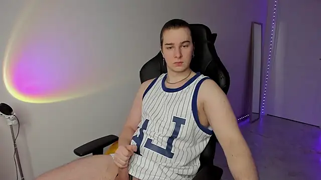 Snapshot of Vincent_Strong chatting on March 22, 2025, 1:32 am Vincent Strong online show from March 22, 2025, 1:32 am